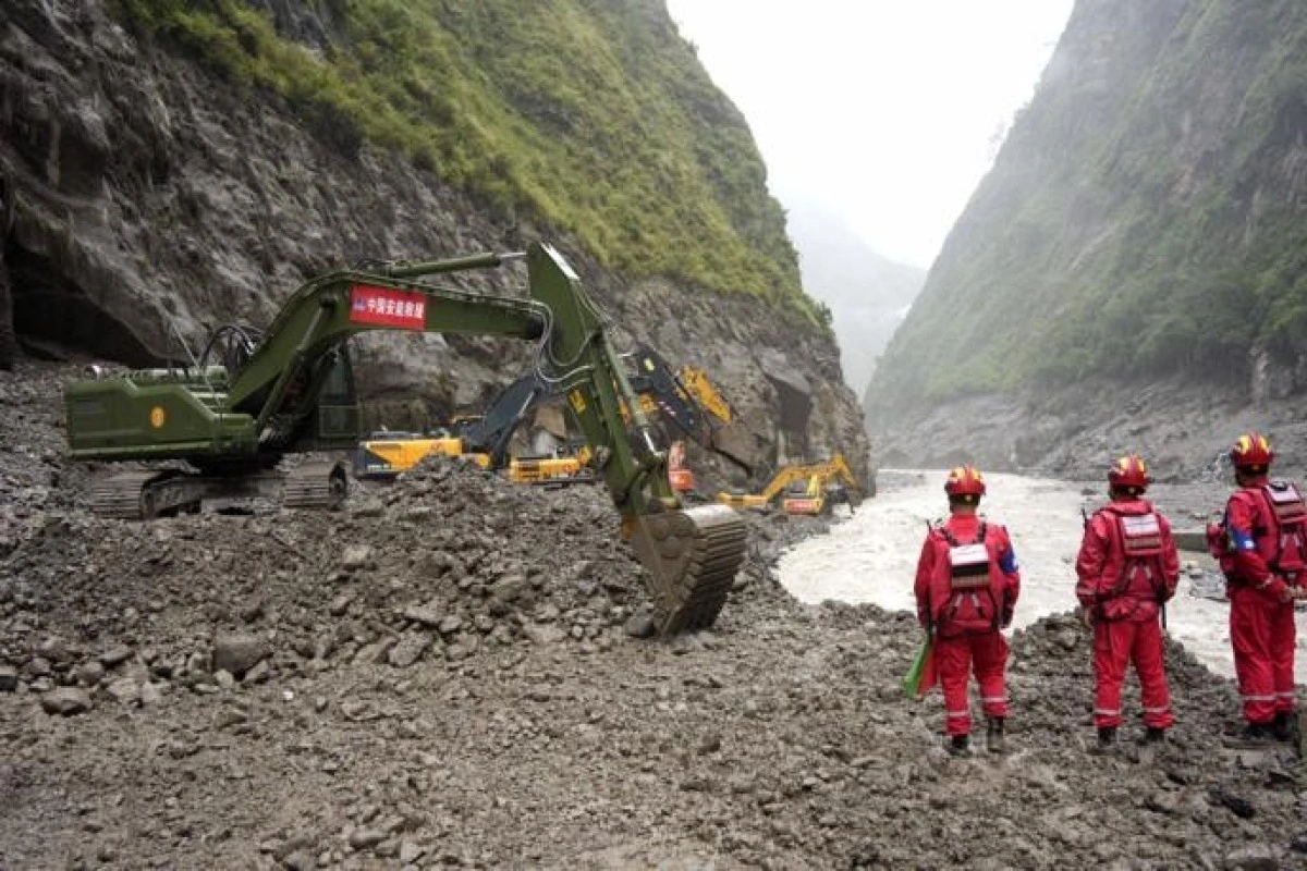Tibetdə torpaq sürüşməsi nəticəsində 261 əcnəbi itkin düşüb