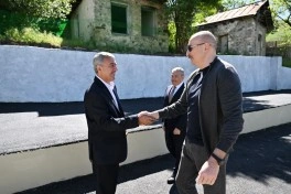 Prezident İlham Əliyev Şuşanın Böyük Qaladərəsi kəndində görülən işlərlə tanış olub, sakinlərlə görüşüb - FOTO