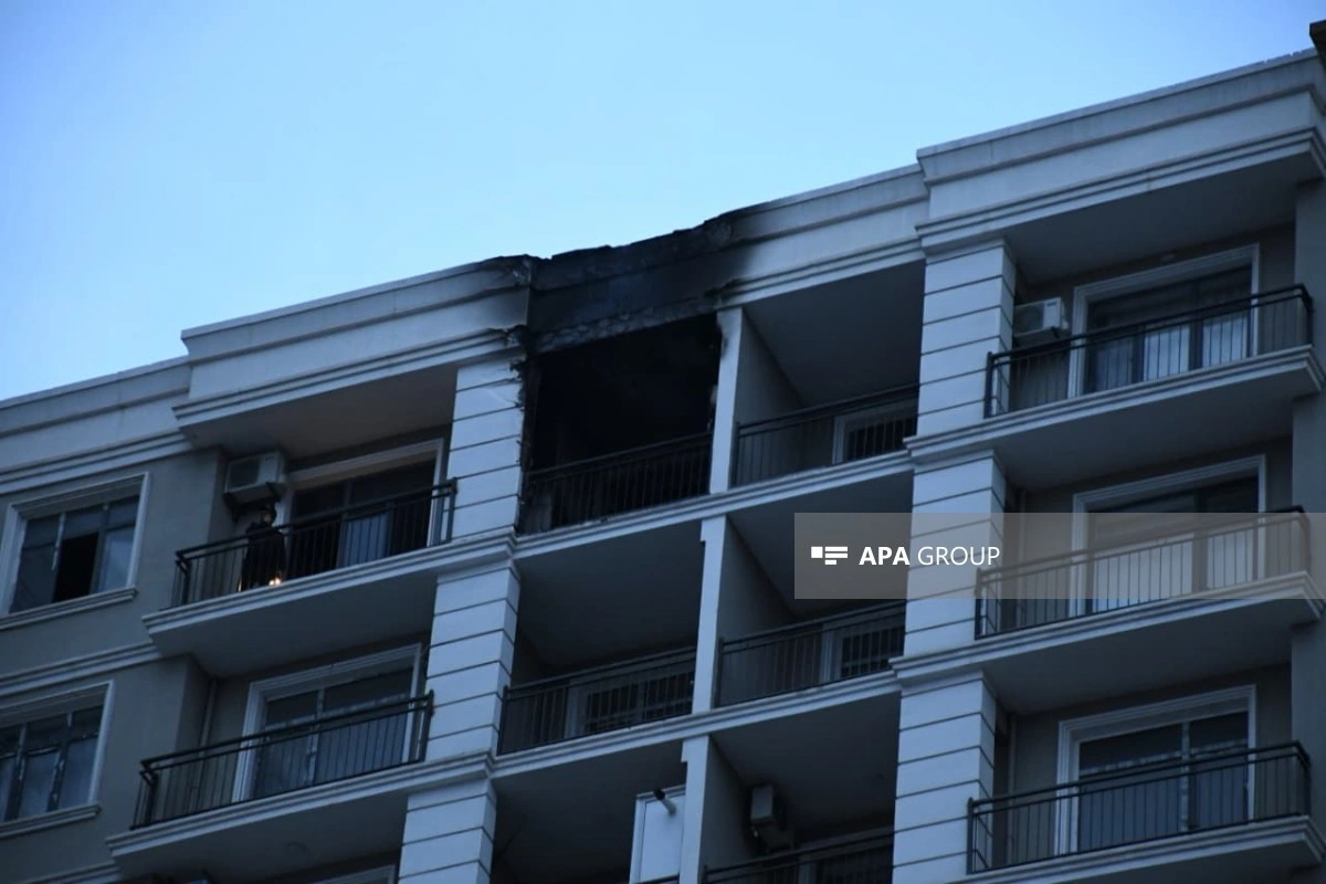 Bakıda yaşayış binasında yanğın söndürülüb - YENİLƏNİB-1 - FOTO