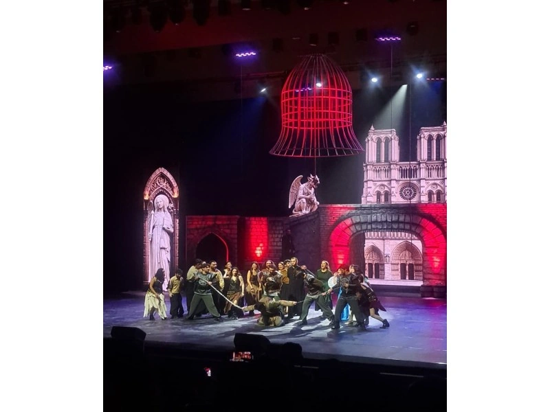 ƏSA Teatrının hazırladığı “Paris Notr-Dam” tamaşası nümayiş edilib - FOTO