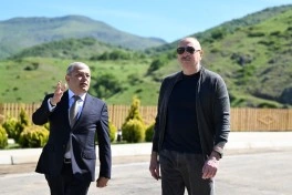 Prezident İlham Əliyev Şuşanın Böyük Qaladərəsi kəndində görülən işlərlə tanış olub, sakinlərlə görüşüb - FOTO