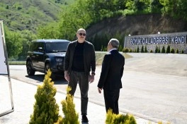 Prezident İlham Əliyev Şuşanın Böyük Qaladərəsi kəndində görülən işlərlə tanış olub, sakinlərlə görüşüb - FOTO - YENİLƏNİB