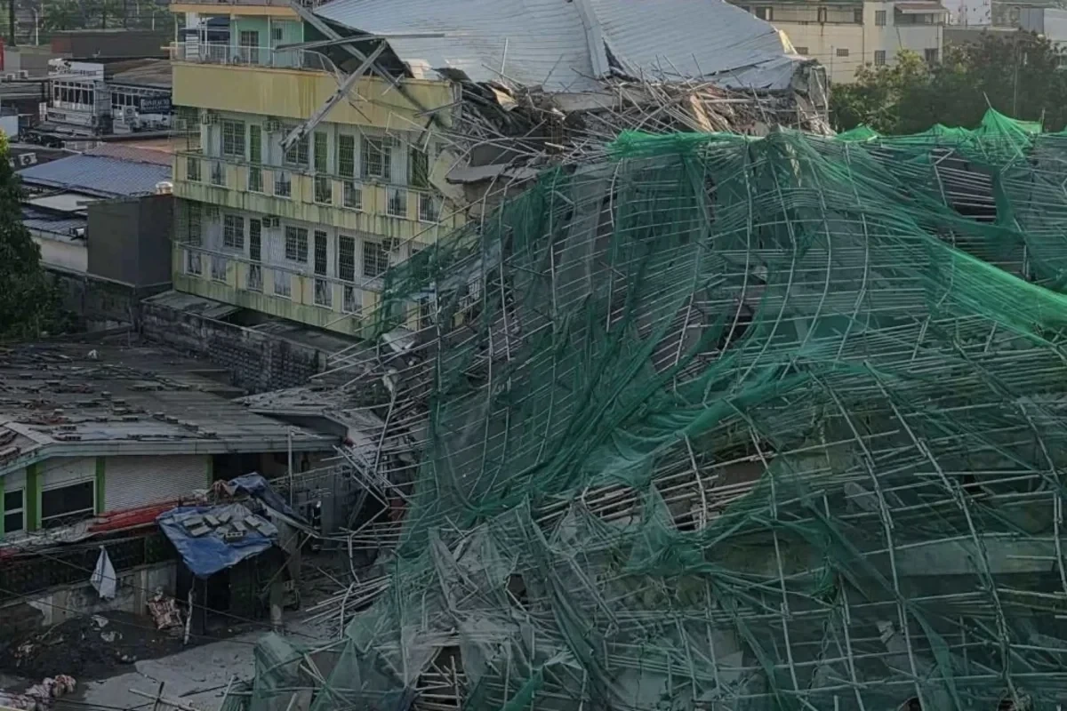 Filippində tikilən bina çöküb, 40 nəfər dağıntılar altında qalıb