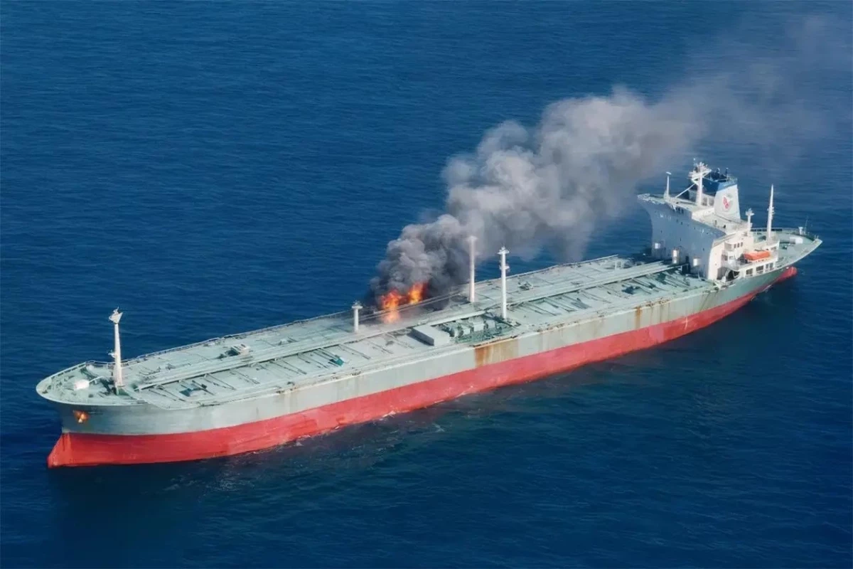 İran ordusu: Hörmüz boğazının şərqində daha bir tanker yanıb