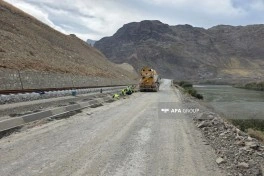 Naxçıvanı Zəngəzur dəhlizinə bağlayacaq dəmir yolunun tikintisi sürətlə davam edir - FOTO