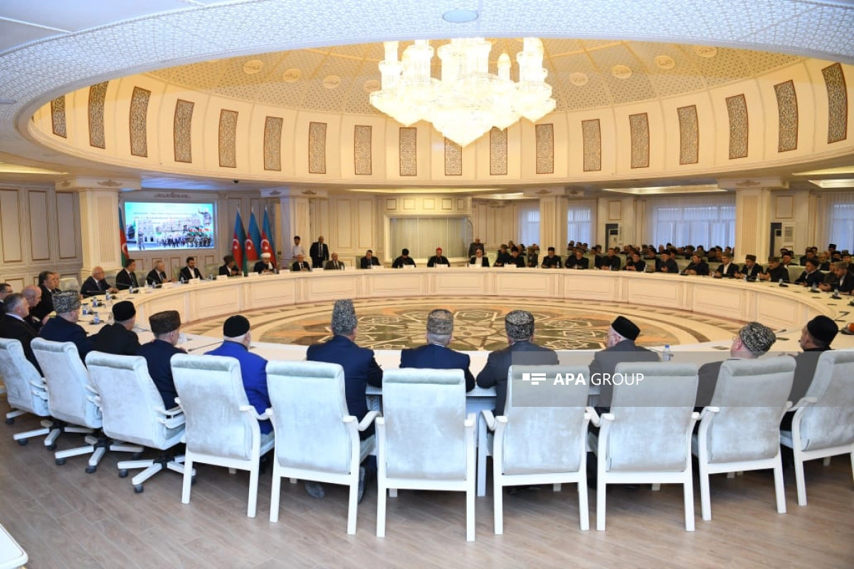 QMİ-də növbədənkənar prezident seçkiləri ilə əlaqədar iclas keçirilib - FOTO
