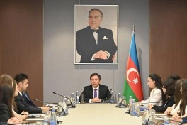 Yalçın Rəfiyev  IV “Maarifçi” tələbə-məzun proqramının iştirakçıları ilə görüşüb