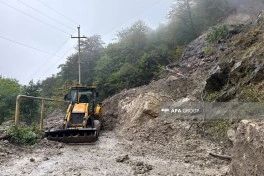 Quba-Xınalıq yolunda yenidən torpaq sürüşməsi olub - FOTO