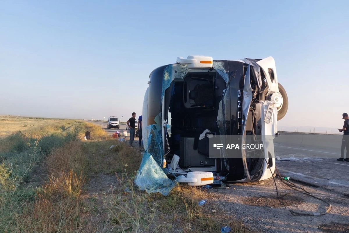 Hacıqabulda sərnişin avtobusu aşıb, çoxsaylı xəsarət alan var - FOTO
