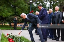Bakıda Atatürkün heykəli ziyarət olunub - FOTO