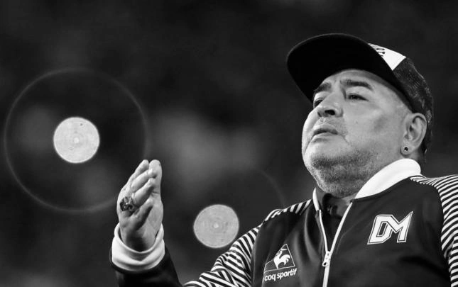 “Atamı öldürdülər”  - Maradonanın oğlu