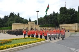 Bakıda Silahlı Qüvvələr Günündə hərbçilərin yürüşü keçirilib - FOTO - YENİLƏNİB