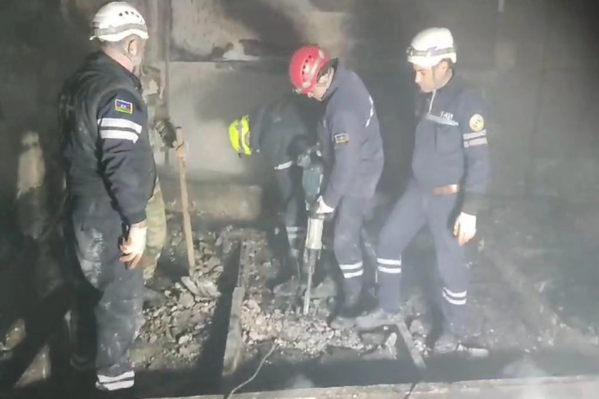Bakıda yanğın baş verən sexdə axtarış-xilasetmə əməliyyatı davam edir - FOTO