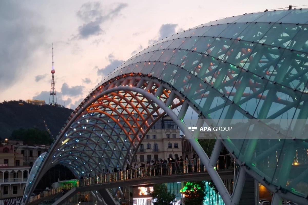 Tbilisi teleqülləsi və “Sülh körpüsü” Azərbaycan bayrağının rənglərində işıqlandırılıb - FOTO - VİDEO