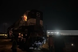 Sumqayıtda benzin daşıyan yük avtomobili teplovozla toqquşub, xəsarət alan var - FOTO - VİDEO