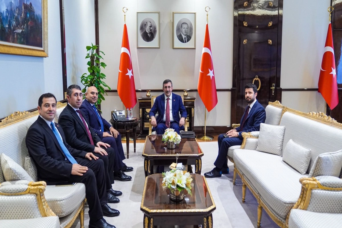 Cevdet Yılmaz Azərbaycan səfiri ilə Ermənistanla normallaşma prosesini müzakirə edib