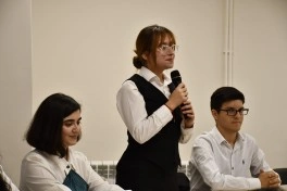 Əlaqələndirmə Qərargahının İdarələrarası Mərkəzinin nəzdindəki İşçi Qrupu Qarabağ Universitetində inflüenserlərlə görüşüb