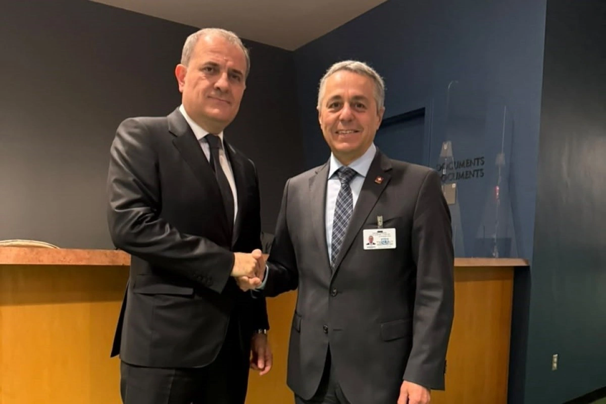 Ceyhun Bayramov isveçrəli həmkarı ilə iki ölkə arasındakı mövcud vəziyyəti və inkişaf perspektivləri müzakirə edib