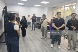 Azərbaycanlı jurnalistlər Qırğızıstana media turu çərçivəsində "Kabar" agentliyində olublar - FOTO