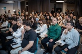 InvestAZ “PRO APP” yeni kampaniya filmində peşəkar qərarların arxasındakı yanaşmanı göstərir - FOTO