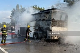 Ucarda sərnişin avtobusu yanıb - FOTO