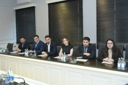 Nazir rəqəmsal texnologiyalar sahəsi üzrə Dövlət Proqramı məzunları ilə görüşüb