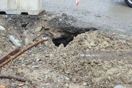 Qəbələdə güclü leysan yağışlarından sonra evlərin həyətinə su dolub, yollarda hərəkət məhdudlaşıb