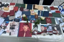 Brüsseldə azərbaycanlı itkinlərin xatirə əşyaları nümayiş etdirilib - FOTO
