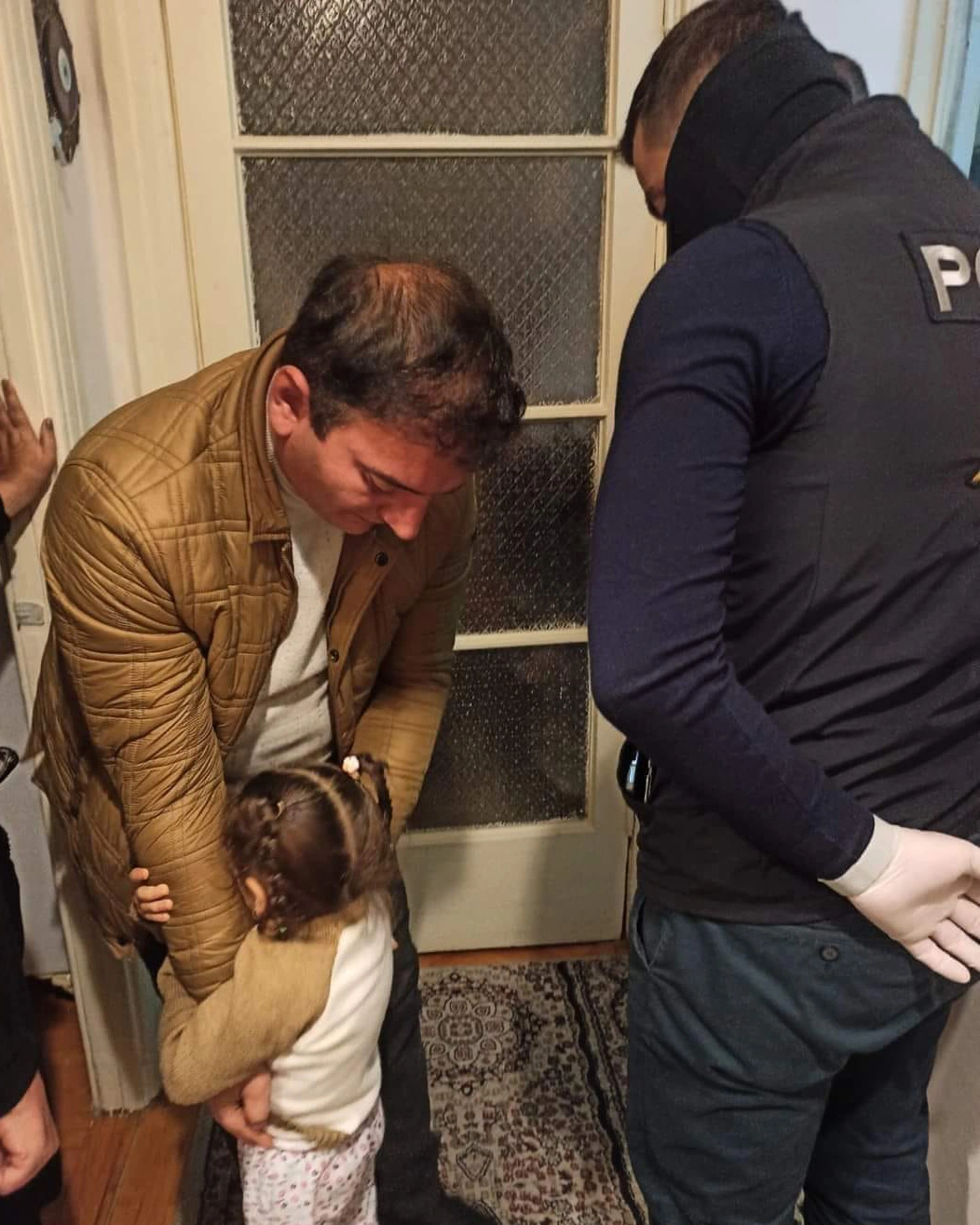Elə qızın atası qaçıb gizlənməz...
