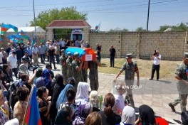 Birinci Qarabağ müharibəsinin itkin-şəhidi Vaqif Məhərrəmovun qalıqları Neftçalada dəfn olunub - FOTO