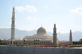 Leyla Əliyeva Maskatda Sultan Qabus Böyük Məscidini ziyarət edib