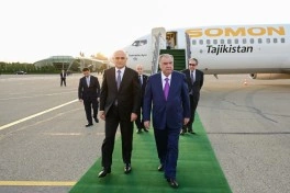 Emoməli Rəhmon Azərbaycana səfərə gəlib