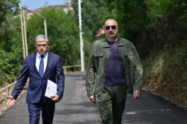 Prezident İlham Əliyev Şuşanın Kiçik Qaladərəsi kəndində görülən işlərlə tanış olub və kəndə qayıdan sakinlərlə görüşüb - FOTO