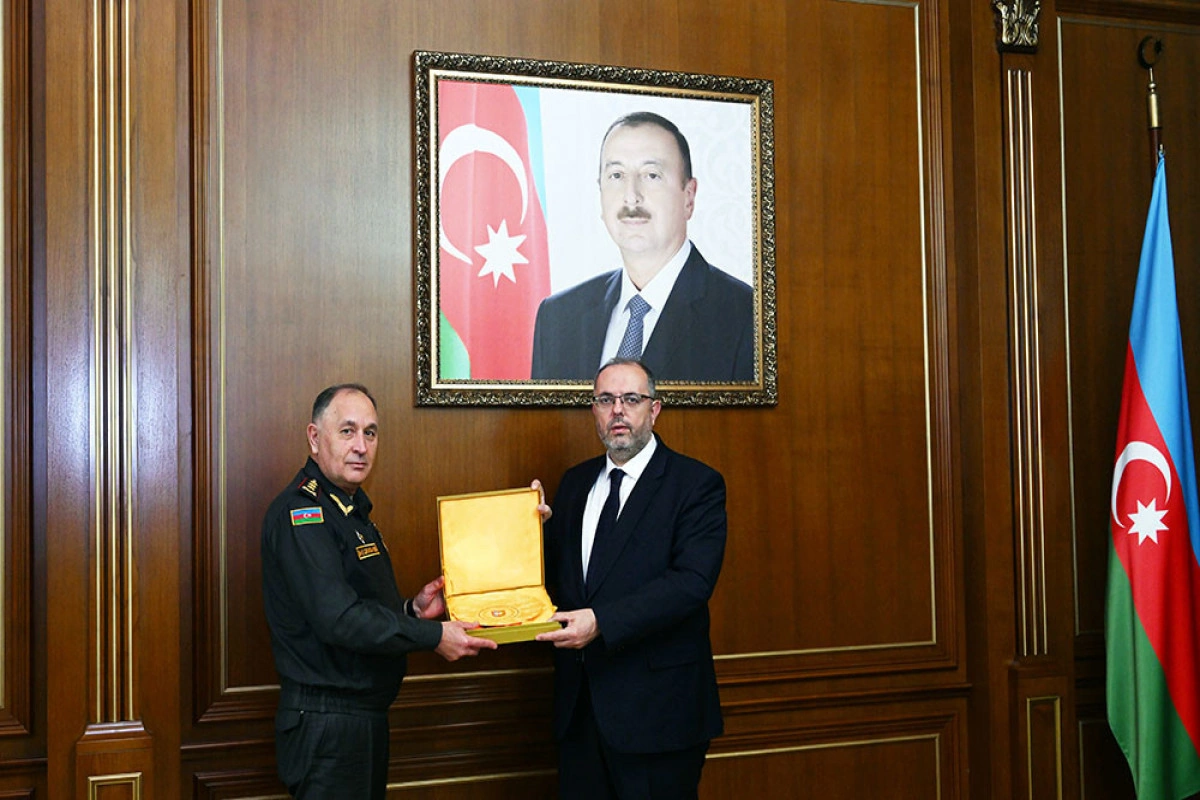 Azərbaycanın müdafiə naziri Türkiyənin Milli Müdafiə Universitetinin rektoru ilə görüşüb