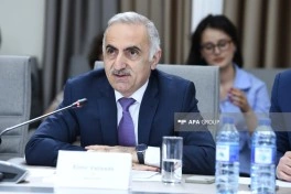 Uşaqların zərərli informasiyadan qorunması ilə bağlı hüquqi akt layihəsi müzakirə olunub - FOTO