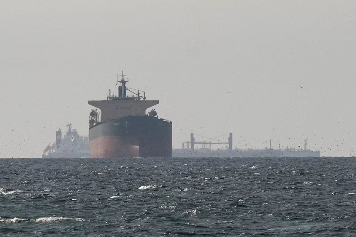 İraq neftini daşıyan tankerlər Hörmüz boğazından keçməyə başlayıb