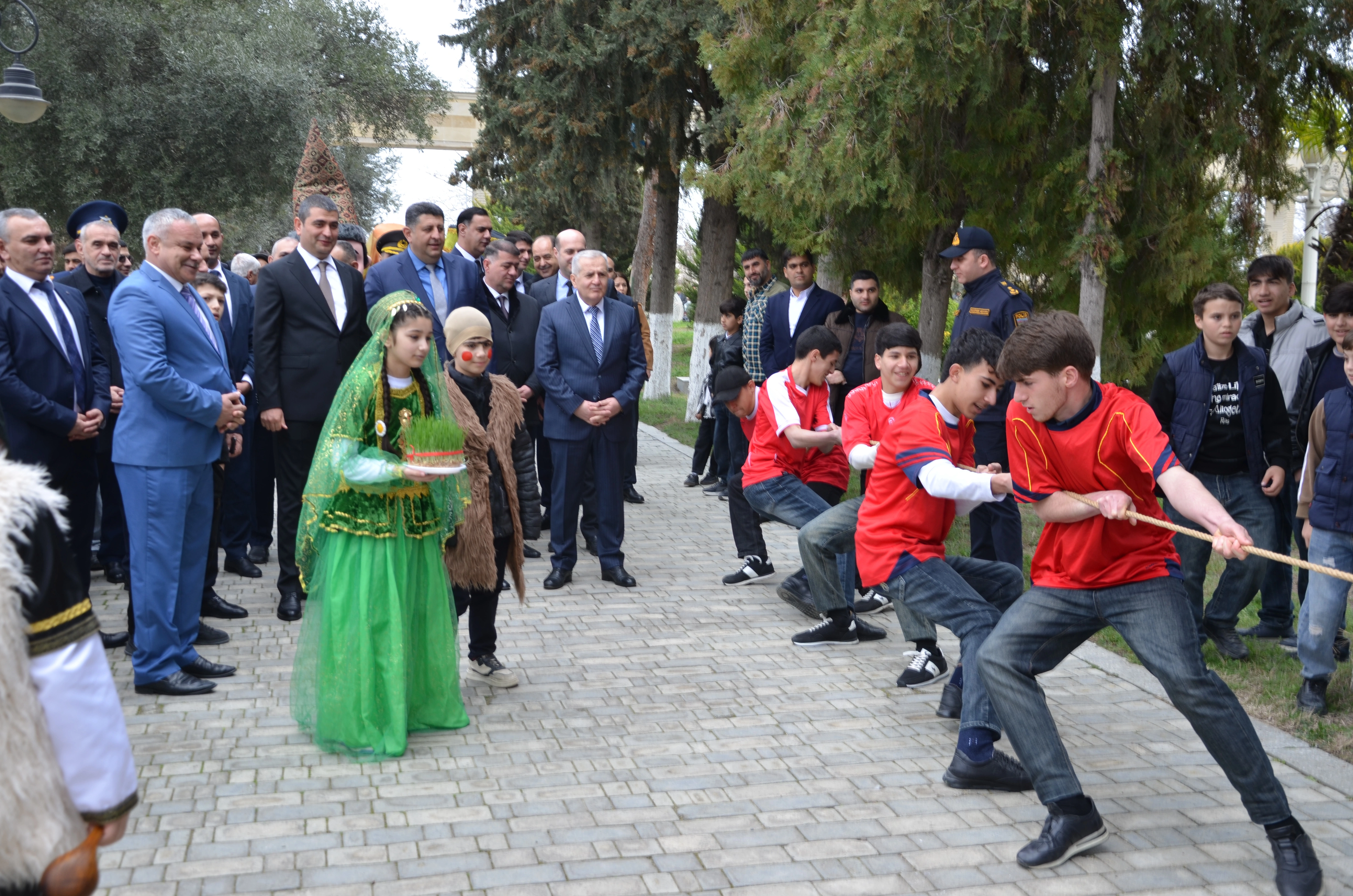 BƏƏ ilə nəqliyyat və kommunikasiya sektorları üzrə əməkdaşlıq müzakirə edilib