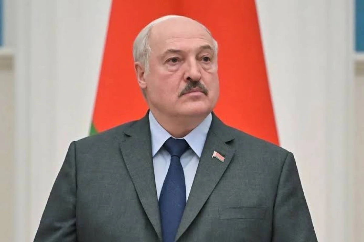 Lukaşenko 32 nəfəri əfv edib
