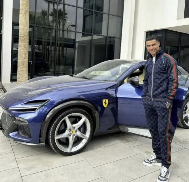 Ronaldo 800 minlik avtomobil aldı  - Foto