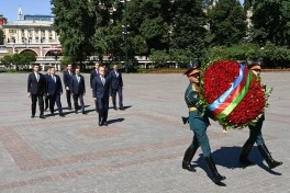 Ceyhun Bayramov Moskvada "Naməlum əsgər" məzarını ziyarət edib - FOTO
