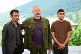 Prezident İlham Əliyev Şuşanın Kiçik Qaladərəsi kəndində görülən işlərlə tanış olub və kəndə qayıdan sakinlərlə görüşüb - FOTO - YENİLƏNİB