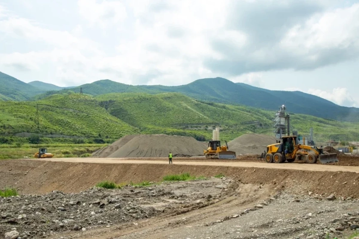 Kəlbəcər–Laçın avtomobil yolunda işlərin 50%-dən çoxu icra olunub - VİDEO
