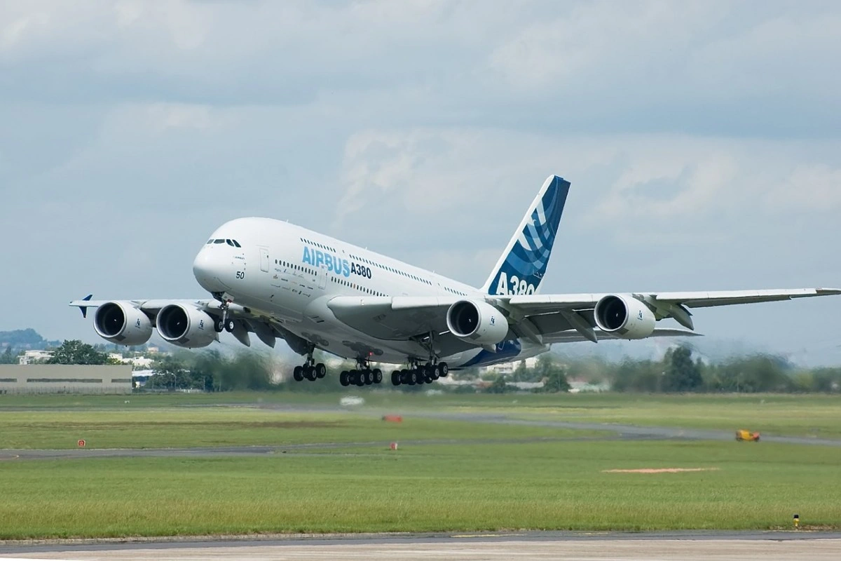 AFP: "Airbus A380" təyyarələrində çatlar aşkarlanıb