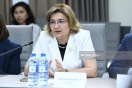 Uşaqların zərərli informasiyadan qorunması ilə bağlı hüquqi akt layihəsi müzakirə olunub - FOTO