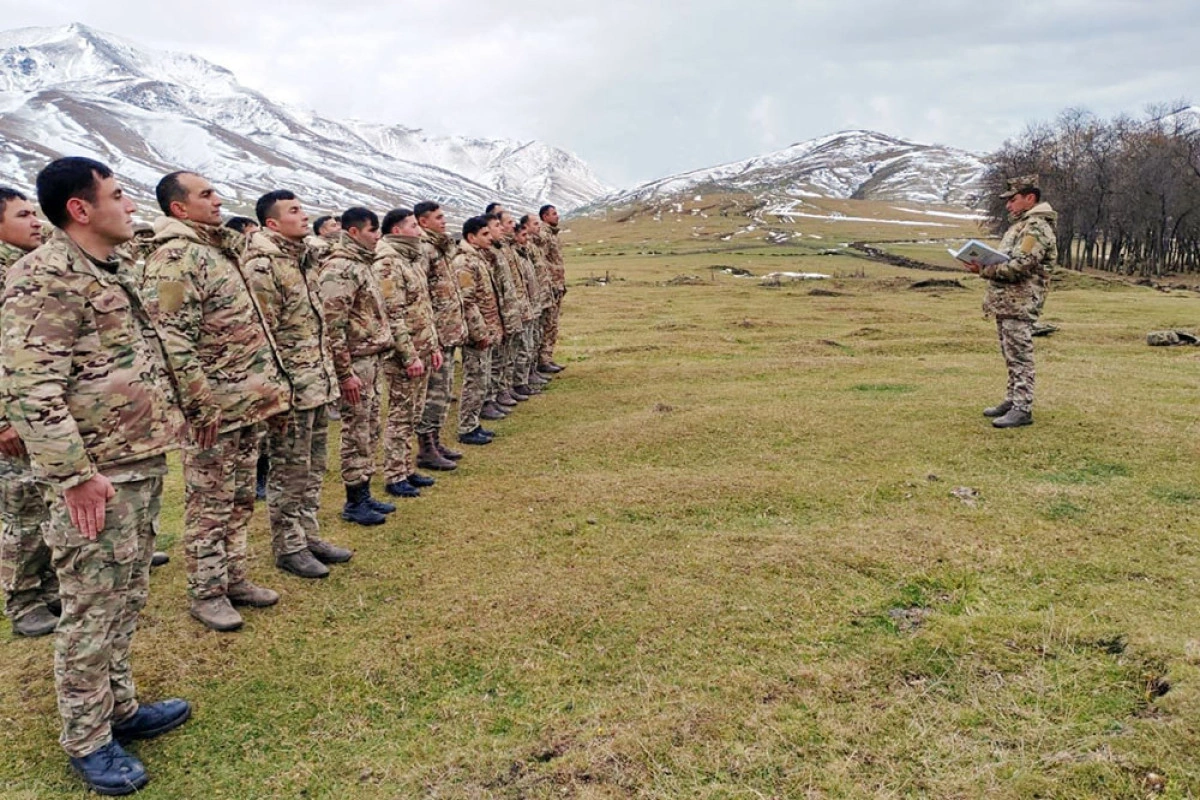 Azərbaycan Ordusunda ictimai-siyasi hazırlıq məşğələləri keçirilir - FOTO