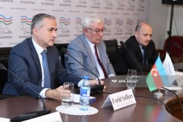 Azərbaycanın “orta güc” kimi mövqeyinə həsr olunmuş konfrans keçirilib - FOTO