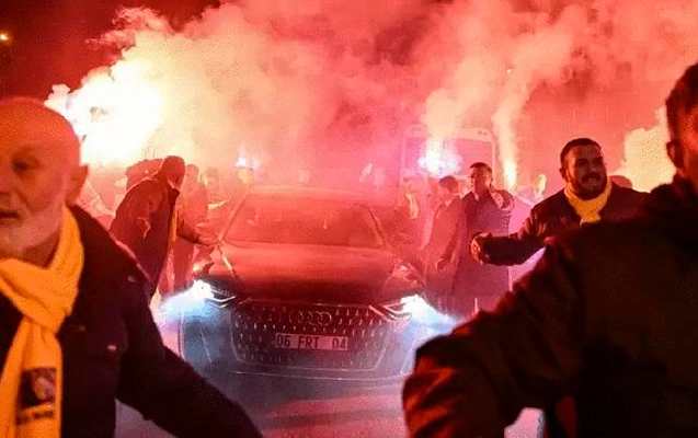 Hakimi vuran klub prezidenti qəhrəman kimi qarşılandı  - Video