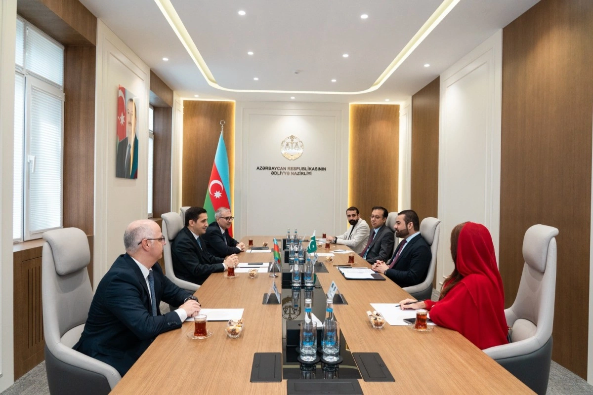 Ədliyyə naziri Pakistanın hüquq və ədliyyə üzrə dövlət naziri ilə görüşüb