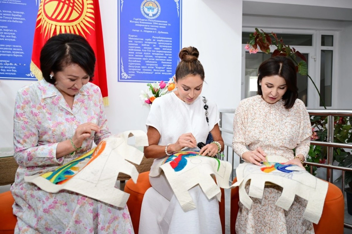 Birinci xanım Mehriban Əliyeva Çolpon-Ata şəhərində “Altın-Balalık” sağlamlıq və reabilitasiya mərkəzi ilə tanış olub - FOTO