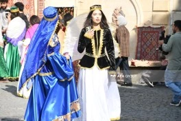 Bakının mərkəzində kəlağayı ilə yürüş keçirilib - FOTO
